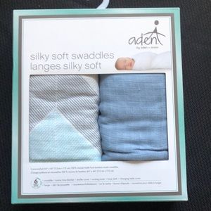 Swaddles blankets _ New in box